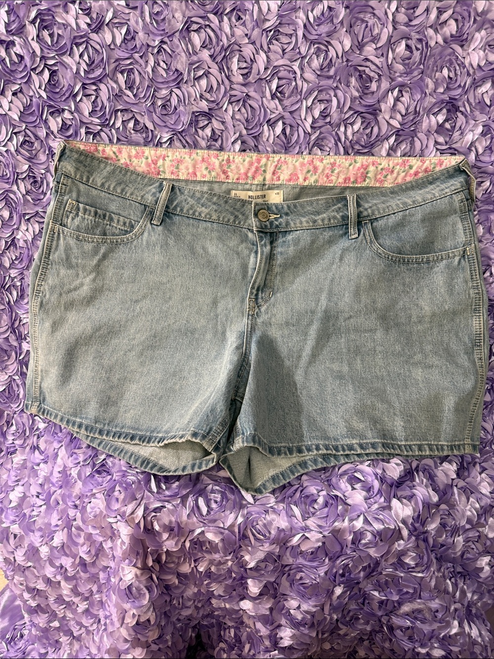 Hollister Light Wash Denim Jean Shorts Size 20 EUC